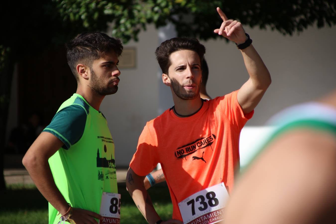 Valuengo continúa apostando por el deporte y la investigación de la Histiocitosis con la tercera edición del 'Cross Popular Valuengo', organizada por la Comisión de Festejos de la citada pedanía en colaboración con la Concejalía de Juventud y Deportes del Ayuntamiento de Jerez de los Caballeros y el Programa de Dinamización Deportiva de la Mancomunidad Sierra Suroeste. La citada prueba deportiva se ha celebrado esta mañana y ha contado con más de 140 participantes, entre todas las categorías.Celso Graciano y Estefanía Carretero se han convertido en los vencedores de la prueba general, y José Joaquín García y Rosa González han ocupado los primeros puestos locales.