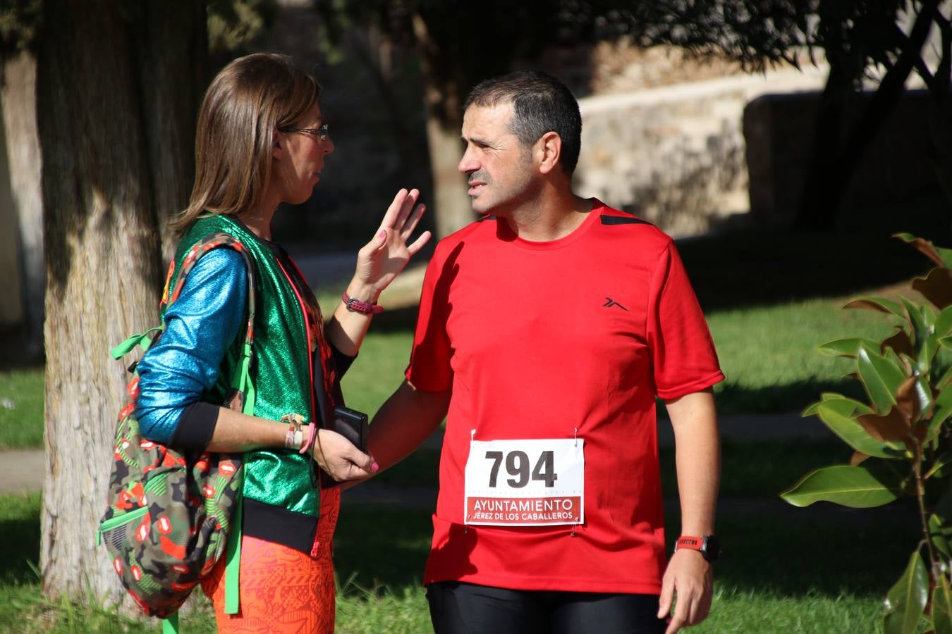 Valuengo continúa apostando por el deporte y la investigación de la Histiocitosis con la tercera edición del 'Cross Popular Valuengo', organizada por la Comisión de Festejos de la citada pedanía en colaboración con la Concejalía de Juventud y Deportes del Ayuntamiento de Jerez de los Caballeros y el Programa de Dinamización Deportiva de la Mancomunidad Sierra Suroeste. La citada prueba deportiva se ha celebrado esta mañana y ha contado con más de 140 participantes, entre todas las categorías.Celso Graciano y Estefanía Carretero se han convertido en los vencedores de la prueba general, y José Joaquín García y Rosa González han ocupado los primeros puestos locales.