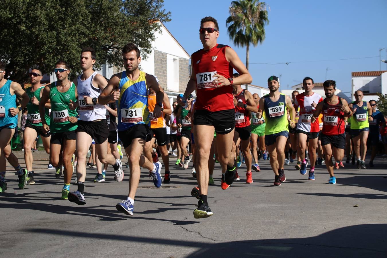 Valuengo continúa apostando por el deporte y la investigación de la Histiocitosis con la tercera edición del 'Cross Popular Valuengo', organizada por la Comisión de Festejos de la citada pedanía en colaboración con la Concejalía de Juventud y Deportes del Ayuntamiento de Jerez de los Caballeros y el Programa de Dinamización Deportiva de la Mancomunidad Sierra Suroeste. La citada prueba deportiva se ha celebrado esta mañana y ha contado con más de 140 participantes, entre todas las categorías.Celso Graciano y Estefanía Carretero se han convertido en los vencedores de la prueba general, y José Joaquín García y Rosa González han ocupado los primeros puestos locales.