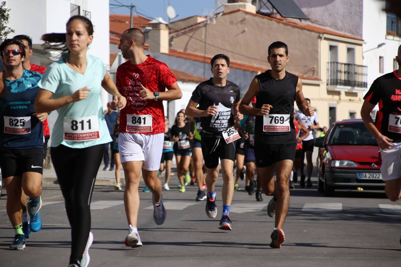 Valuengo continúa apostando por el deporte y la investigación de la Histiocitosis con la tercera edición del 'Cross Popular Valuengo', organizada por la Comisión de Festejos de la citada pedanía en colaboración con la Concejalía de Juventud y Deportes del Ayuntamiento de Jerez de los Caballeros y el Programa de Dinamización Deportiva de la Mancomunidad Sierra Suroeste. La citada prueba deportiva se ha celebrado esta mañana y ha contado con más de 140 participantes, entre todas las categorías.Celso Graciano y Estefanía Carretero se han convertido en los vencedores de la prueba general, y José Joaquín García y Rosa González han ocupado los primeros puestos locales.