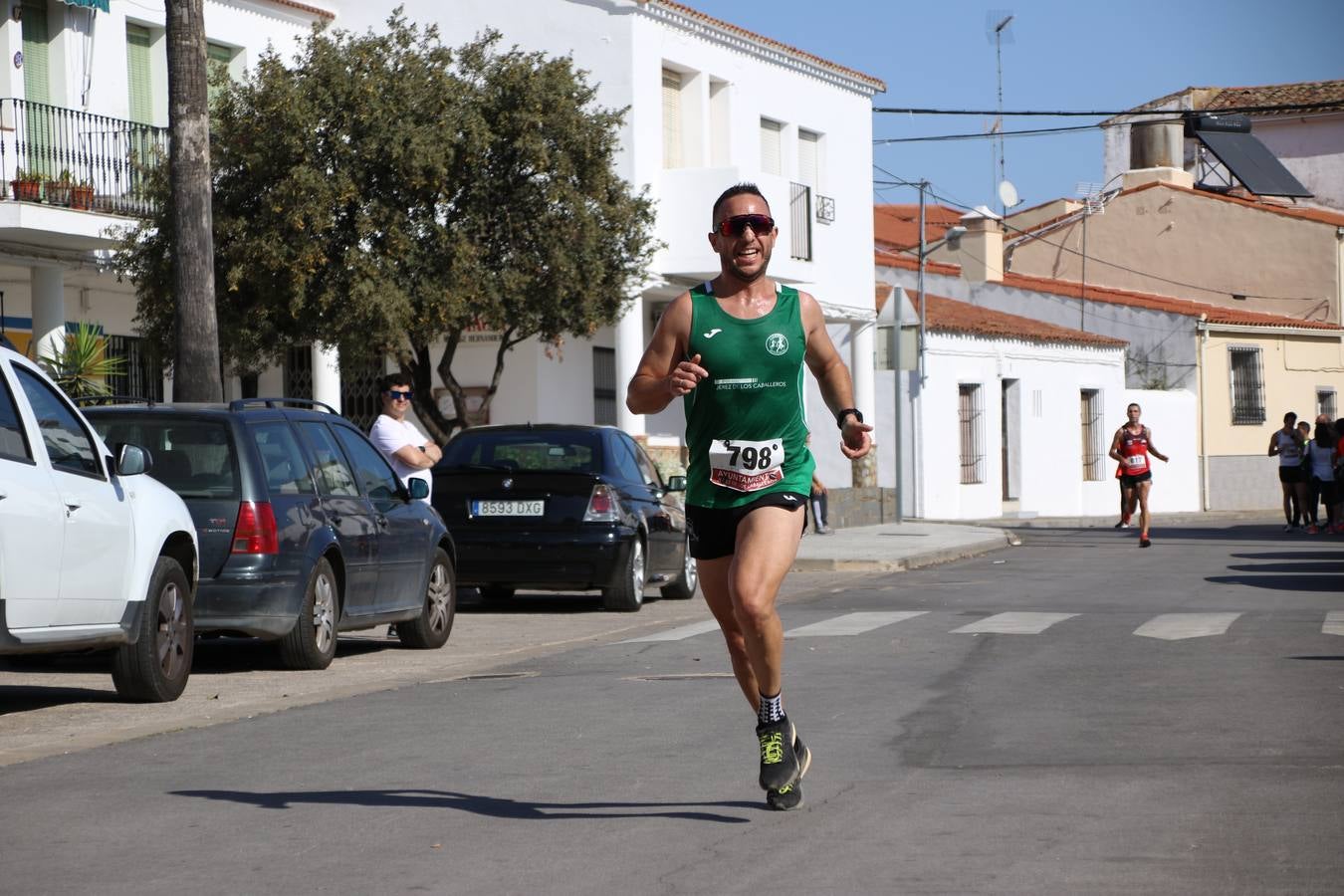 Valuengo continúa apostando por el deporte y la investigación de la Histiocitosis con la tercera edición del 'Cross Popular Valuengo', organizada por la Comisión de Festejos de la citada pedanía en colaboración con la Concejalía de Juventud y Deportes del Ayuntamiento de Jerez de los Caballeros y el Programa de Dinamización Deportiva de la Mancomunidad Sierra Suroeste. La citada prueba deportiva se ha celebrado esta mañana y ha contado con más de 140 participantes, entre todas las categorías.Celso Graciano y Estefanía Carretero se han convertido en los vencedores de la prueba general, y José Joaquín García y Rosa González han ocupado los primeros puestos locales.