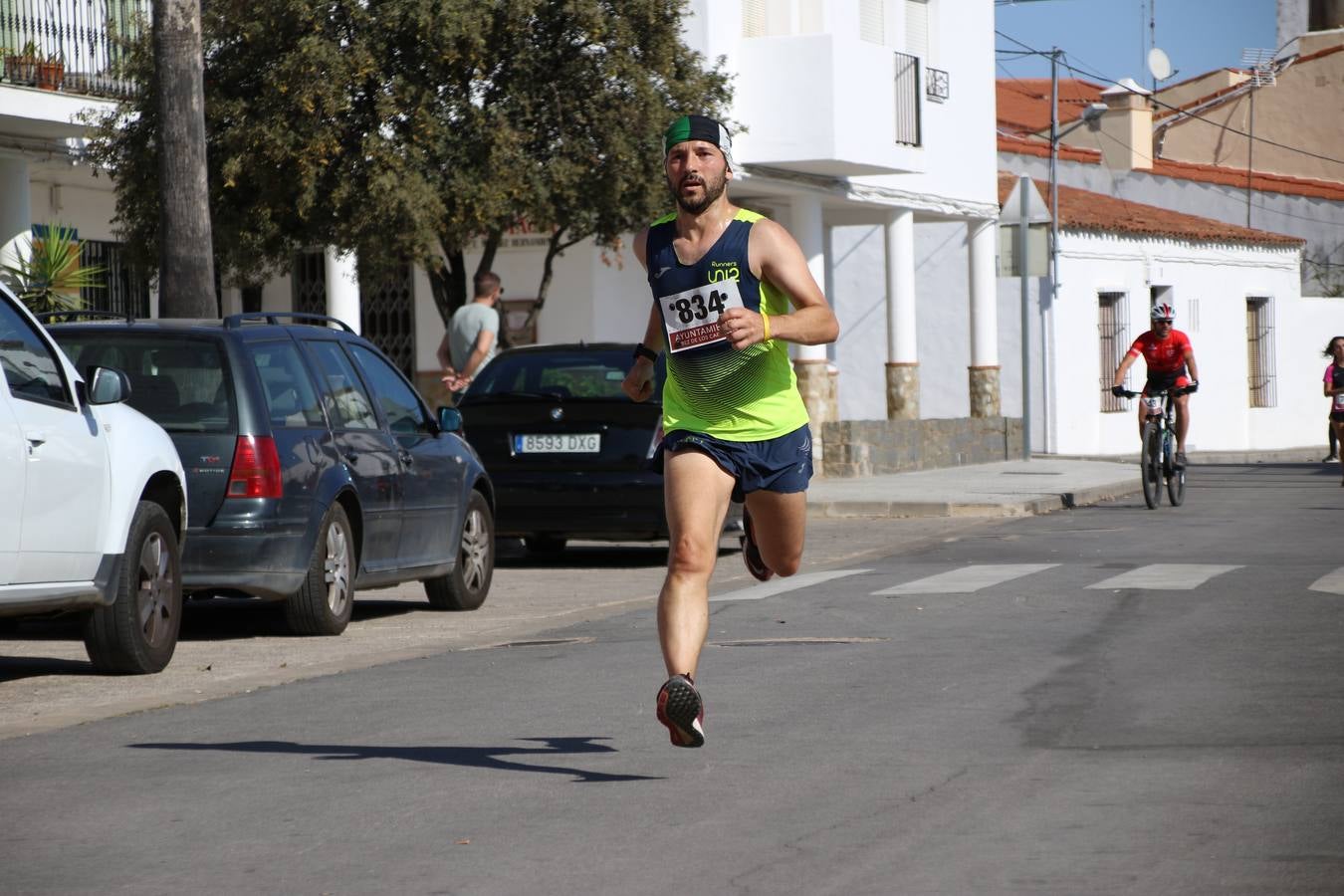 Valuengo continúa apostando por el deporte y la investigación de la Histiocitosis con la tercera edición del 'Cross Popular Valuengo', organizada por la Comisión de Festejos de la citada pedanía en colaboración con la Concejalía de Juventud y Deportes del Ayuntamiento de Jerez de los Caballeros y el Programa de Dinamización Deportiva de la Mancomunidad Sierra Suroeste. La citada prueba deportiva se ha celebrado esta mañana y ha contado con más de 140 participantes, entre todas las categorías.Celso Graciano y Estefanía Carretero se han convertido en los vencedores de la prueba general, y José Joaquín García y Rosa González han ocupado los primeros puestos locales.