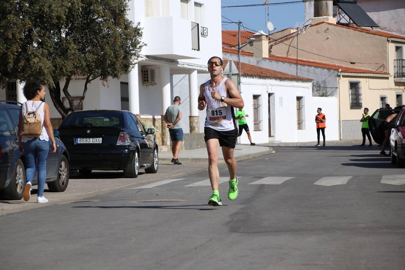 Valuengo continúa apostando por el deporte y la investigación de la Histiocitosis con la tercera edición del 'Cross Popular Valuengo', organizada por la Comisión de Festejos de la citada pedanía en colaboración con la Concejalía de Juventud y Deportes del Ayuntamiento de Jerez de los Caballeros y el Programa de Dinamización Deportiva de la Mancomunidad Sierra Suroeste. La citada prueba deportiva se ha celebrado esta mañana y ha contado con más de 140 participantes, entre todas las categorías.Celso Graciano y Estefanía Carretero se han convertido en los vencedores de la prueba general, y José Joaquín García y Rosa González han ocupado los primeros puestos locales.