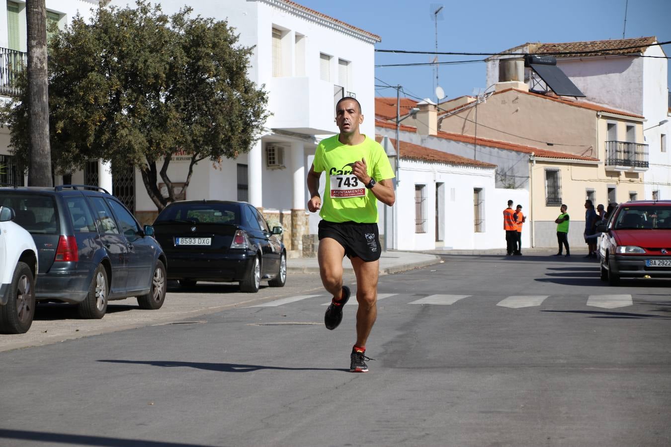 Valuengo continúa apostando por el deporte y la investigación de la Histiocitosis con la tercera edición del 'Cross Popular Valuengo', organizada por la Comisión de Festejos de la citada pedanía en colaboración con la Concejalía de Juventud y Deportes del Ayuntamiento de Jerez de los Caballeros y el Programa de Dinamización Deportiva de la Mancomunidad Sierra Suroeste. La citada prueba deportiva se ha celebrado esta mañana y ha contado con más de 140 participantes, entre todas las categorías.Celso Graciano y Estefanía Carretero se han convertido en los vencedores de la prueba general, y José Joaquín García y Rosa González han ocupado los primeros puestos locales.