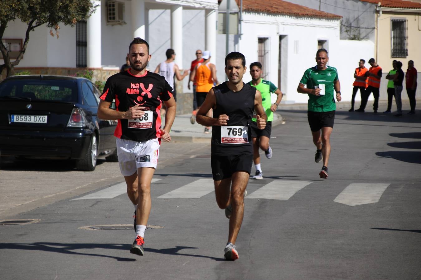 Valuengo continúa apostando por el deporte y la investigación de la Histiocitosis con la tercera edición del 'Cross Popular Valuengo', organizada por la Comisión de Festejos de la citada pedanía en colaboración con la Concejalía de Juventud y Deportes del Ayuntamiento de Jerez de los Caballeros y el Programa de Dinamización Deportiva de la Mancomunidad Sierra Suroeste. La citada prueba deportiva se ha celebrado esta mañana y ha contado con más de 140 participantes, entre todas las categorías.Celso Graciano y Estefanía Carretero se han convertido en los vencedores de la prueba general, y José Joaquín García y Rosa González han ocupado los primeros puestos locales.