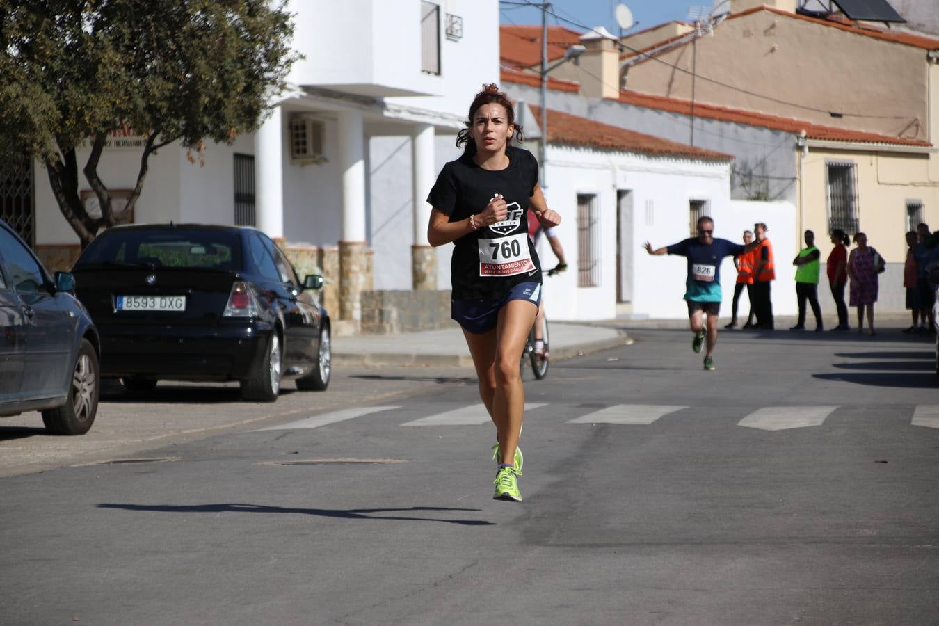 Valuengo continúa apostando por el deporte y la investigación de la Histiocitosis con la tercera edición del 'Cross Popular Valuengo', organizada por la Comisión de Festejos de la citada pedanía en colaboración con la Concejalía de Juventud y Deportes del Ayuntamiento de Jerez de los Caballeros y el Programa de Dinamización Deportiva de la Mancomunidad Sierra Suroeste. La citada prueba deportiva se ha celebrado esta mañana y ha contado con más de 140 participantes, entre todas las categorías.Celso Graciano y Estefanía Carretero se han convertido en los vencedores de la prueba general, y José Joaquín García y Rosa González han ocupado los primeros puestos locales.