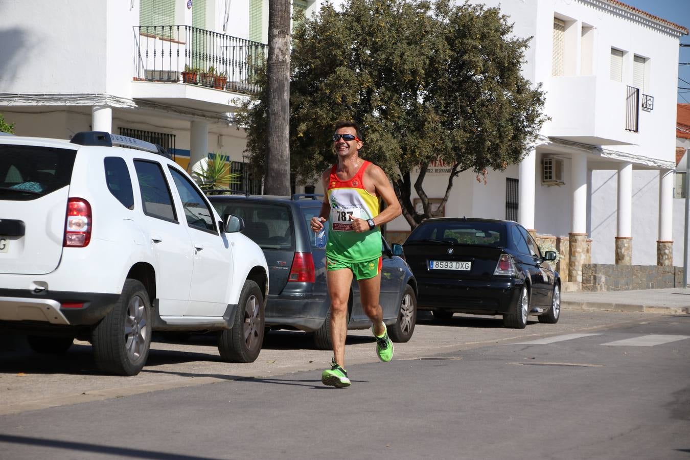 Valuengo continúa apostando por el deporte y la investigación de la Histiocitosis con la tercera edición del 'Cross Popular Valuengo', organizada por la Comisión de Festejos de la citada pedanía en colaboración con la Concejalía de Juventud y Deportes del Ayuntamiento de Jerez de los Caballeros y el Programa de Dinamización Deportiva de la Mancomunidad Sierra Suroeste. La citada prueba deportiva se ha celebrado esta mañana y ha contado con más de 140 participantes, entre todas las categorías.Celso Graciano y Estefanía Carretero se han convertido en los vencedores de la prueba general, y José Joaquín García y Rosa González han ocupado los primeros puestos locales.