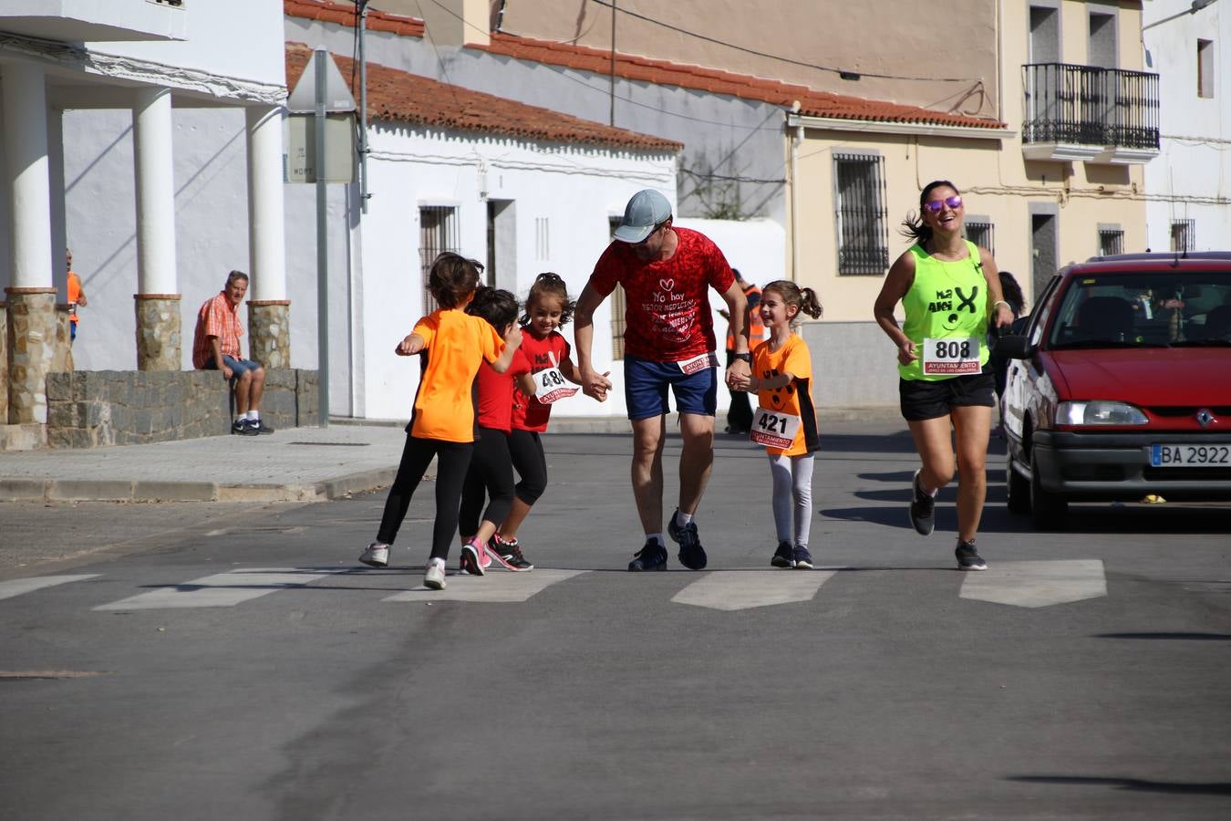 Valuengo continúa apostando por el deporte y la investigación de la Histiocitosis con la tercera edición del 'Cross Popular Valuengo', organizada por la Comisión de Festejos de la citada pedanía en colaboración con la Concejalía de Juventud y Deportes del Ayuntamiento de Jerez de los Caballeros y el Programa de Dinamización Deportiva de la Mancomunidad Sierra Suroeste. La citada prueba deportiva se ha celebrado esta mañana y ha contado con más de 140 participantes, entre todas las categorías.Celso Graciano y Estefanía Carretero se han convertido en los vencedores de la prueba general, y José Joaquín García y Rosa González han ocupado los primeros puestos locales.