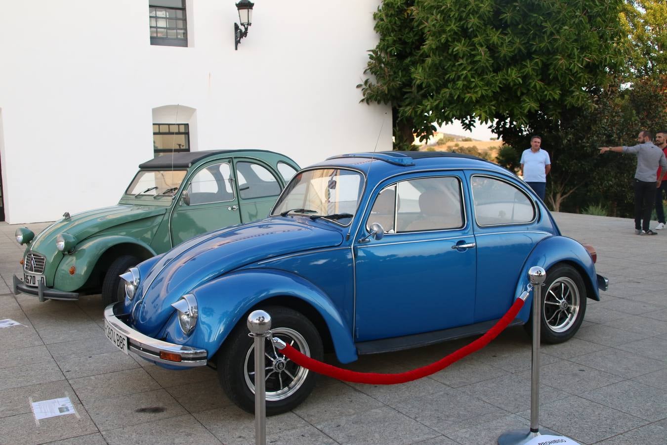 Jerez de los Caballeros celebra la tercera edición de su 'Noche en Blanco' con exposiciones, visitas turísticas, baile, cata de vinos, poesía, conciertos y talleres llenando de ocio, historia y arte diferentes rincones del municipio.