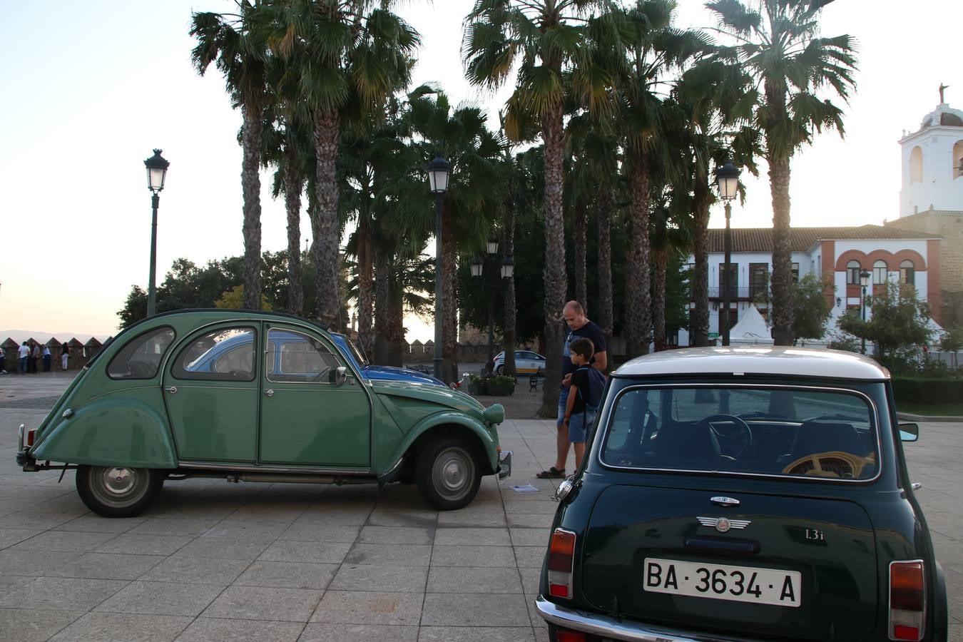 Jerez de los Caballeros celebra la tercera edición de su 'Noche en Blanco' con exposiciones, visitas turísticas, baile, cata de vinos, poesía, conciertos y talleres llenando de ocio, historia y arte diferentes rincones del municipio.