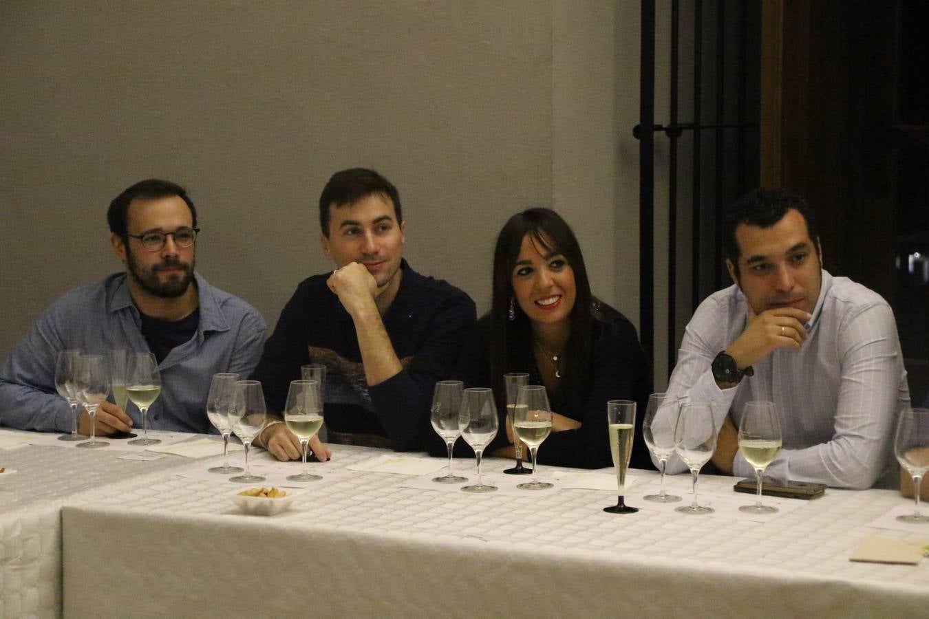Jerez de los Caballeros celebra la tercera edición de su 'Noche en Blanco' con exposiciones, visitas turísticas, baile, cata de vinos, poesía, conciertos y talleres llenando de ocio, historia y arte diferentes rincones del municipio.