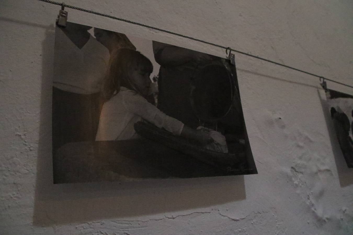 Jerez de los Caballeros celebra la tercera edición de su 'Noche en Blanco' con exposiciones, visitas turísticas, baile, cata de vinos, poesía, conciertos y talleres llenando de ocio, historia y arte diferentes rincones del municipio.