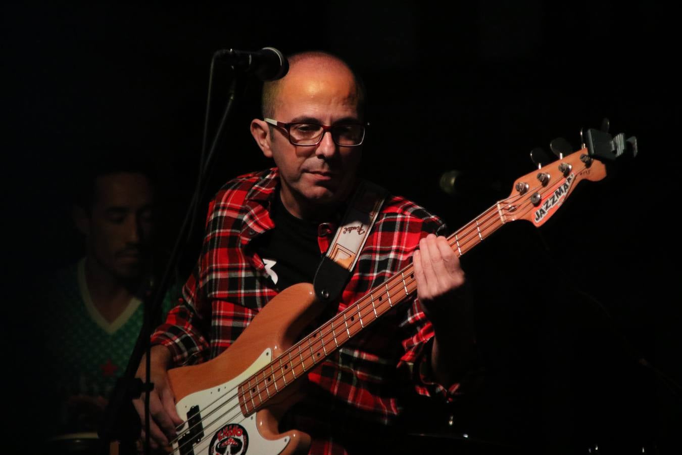 Jerez de los Caballeros celebra la tercera edición de su 'Noche en Blanco' con exposiciones, visitas turísticas, baile, cata de vinos, poesía, conciertos y talleres llenando de ocio, historia y arte diferentes rincones del municipio.