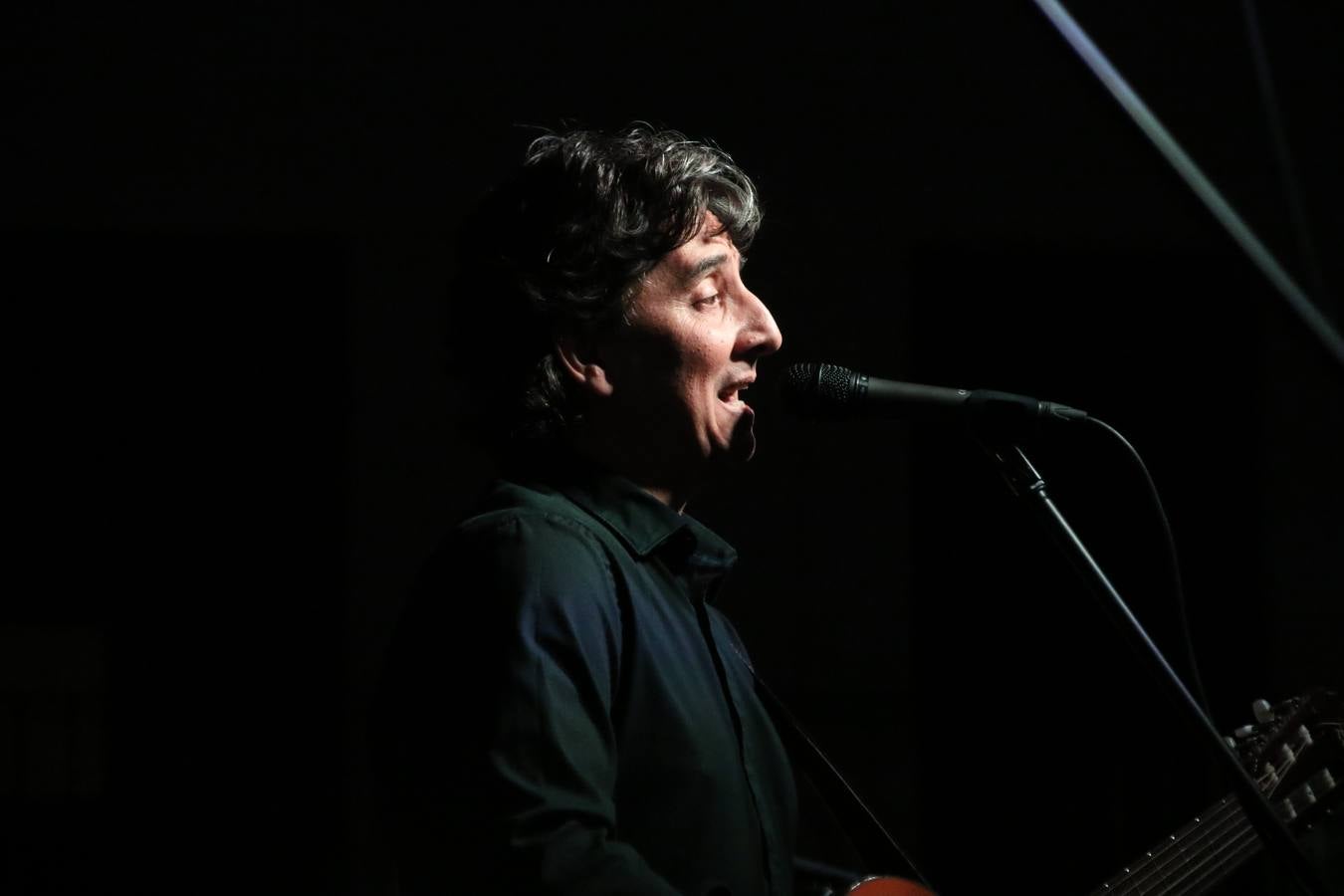 Jerez de los Caballeros celebra la tercera edición de su 'Noche en Blanco' con exposiciones, visitas turísticas, baile, cata de vinos, poesía, conciertos y talleres llenando de ocio, historia y arte diferentes rincones del municipio.