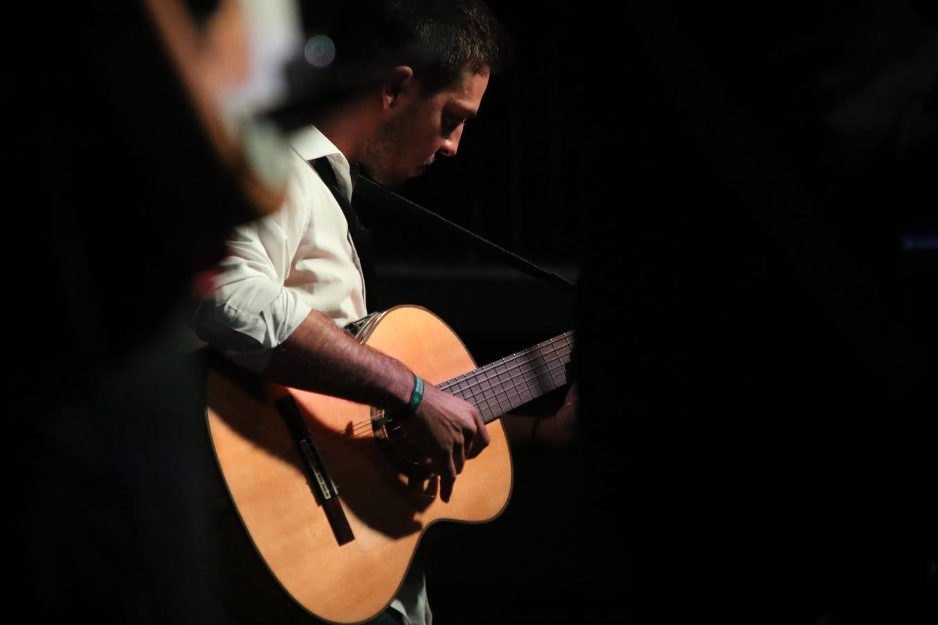 Jerez de los Caballeros celebra la tercera edición de su 'Noche en Blanco' con exposiciones, visitas turísticas, baile, cata de vinos, poesía, conciertos y talleres llenando de ocio, historia y arte diferentes rincones del municipio.