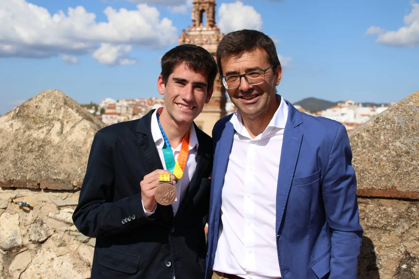 Fotos: Jerez recibe entre aplausos y gritos de &quot;campeón&quot; al atleta Manuel Gómez Lucas