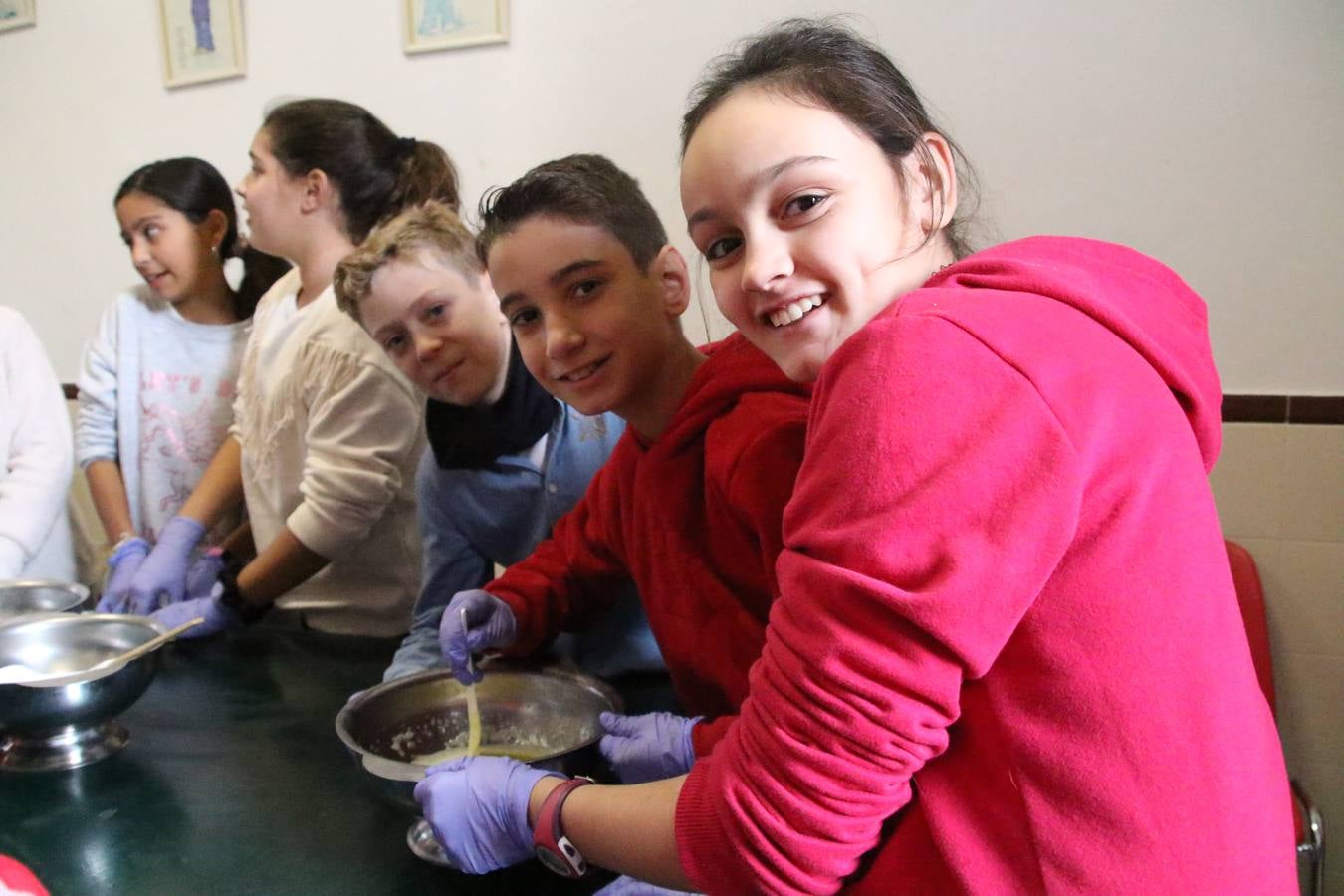 Fotos: Cáritas Parroquial celebra la tercera edición de su 'Tapa Solidaria'