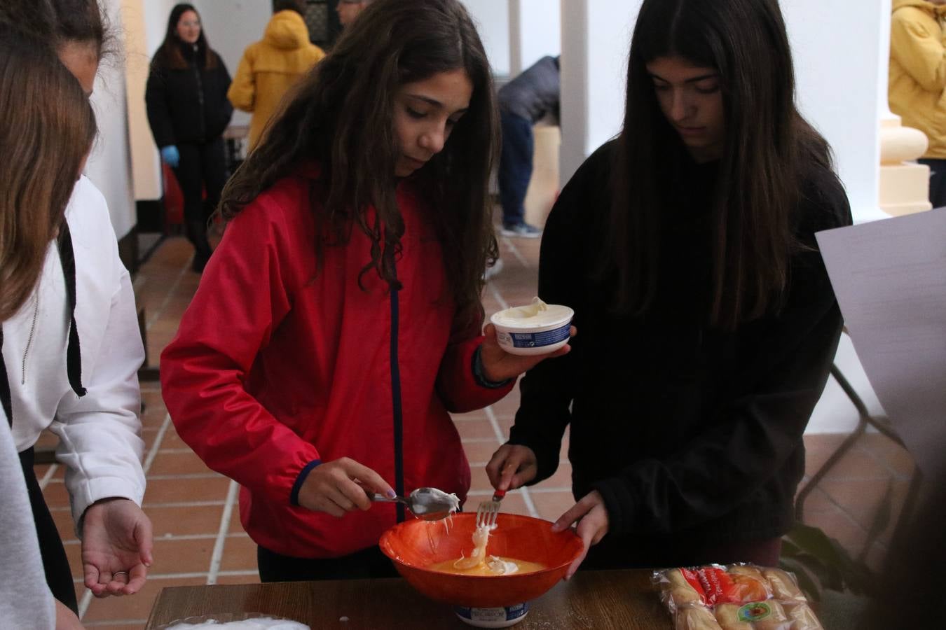 Fotos: Cáritas Parroquial celebra la tercera edición de su 'Tapa Solidaria'