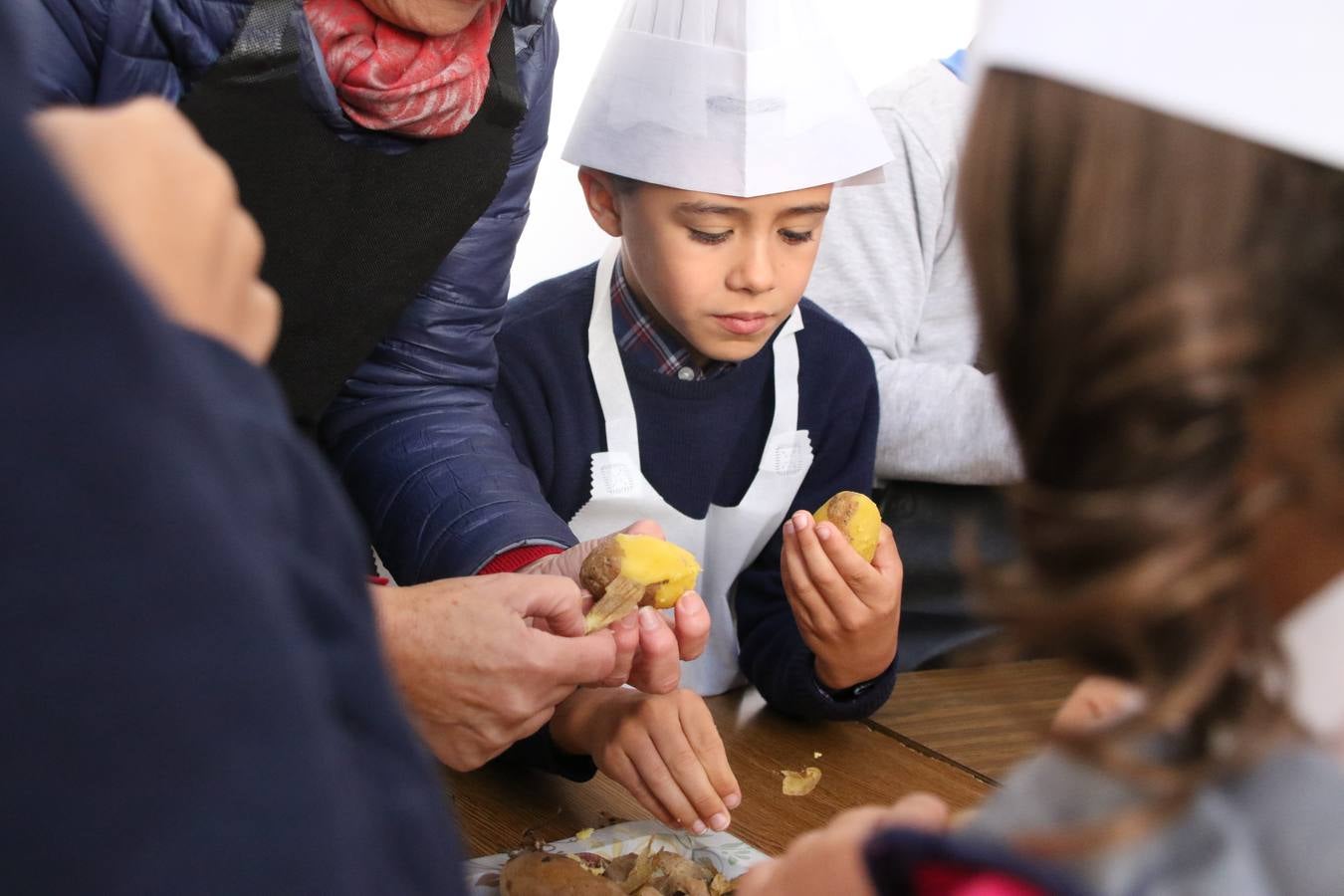 Fotos: Cáritas Parroquial celebra la tercera edición de su 'Tapa Solidaria'