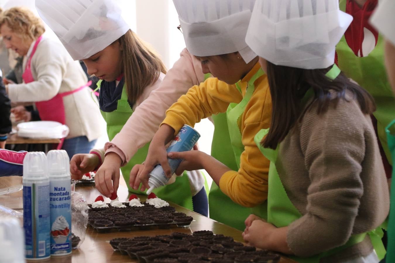 Fotos: Cáritas Parroquial celebra la tercera edición de su 'Tapa Solidaria'