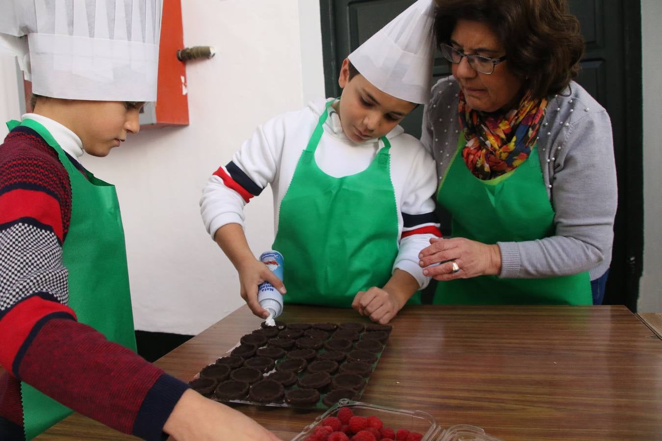 Fotos: Cáritas Parroquial celebra la tercera edición de su 'Tapa Solidaria'