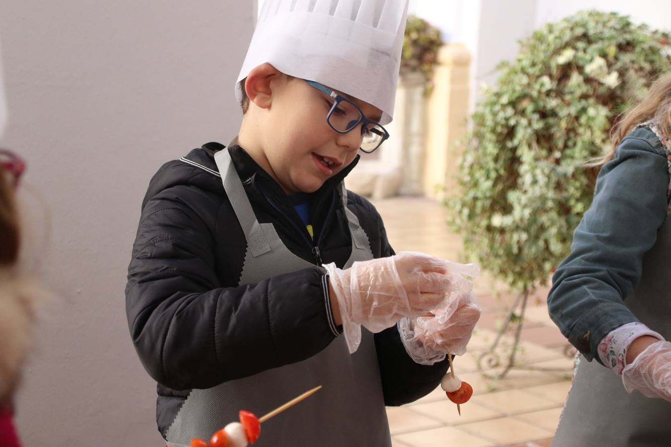 Fotos: Cáritas Parroquial celebra la tercera edición de su 'Tapa Solidaria'