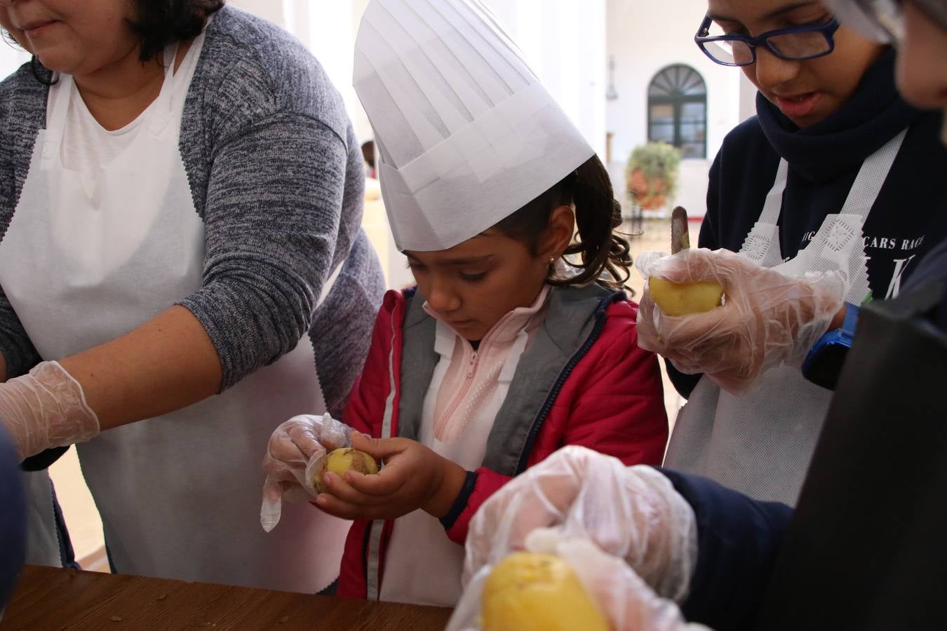 Fotos: Cáritas Parroquial celebra la tercera edición de su 'Tapa Solidaria'