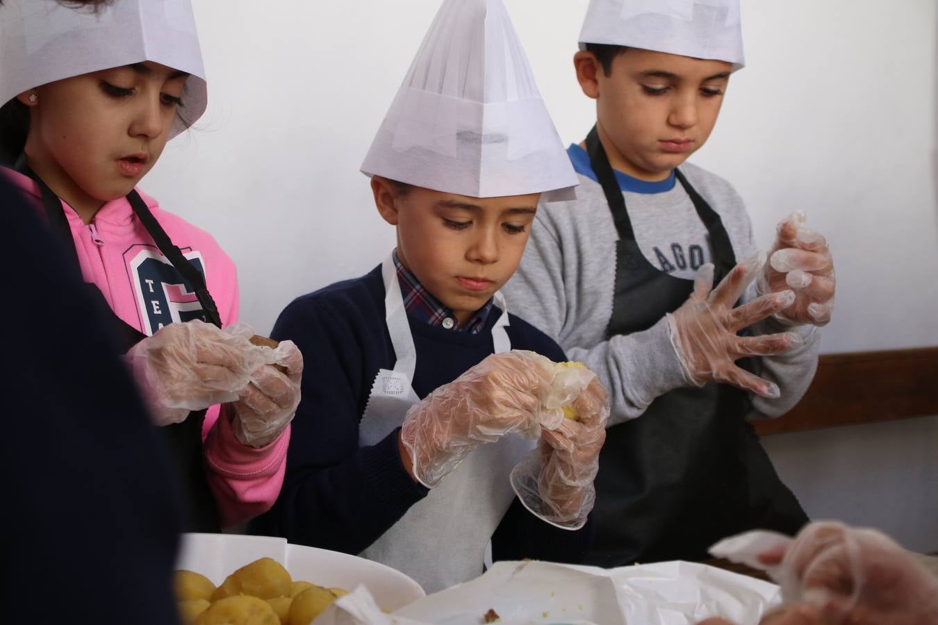 Fotos: Cáritas Parroquial celebra la tercera edición de su 'Tapa Solidaria'