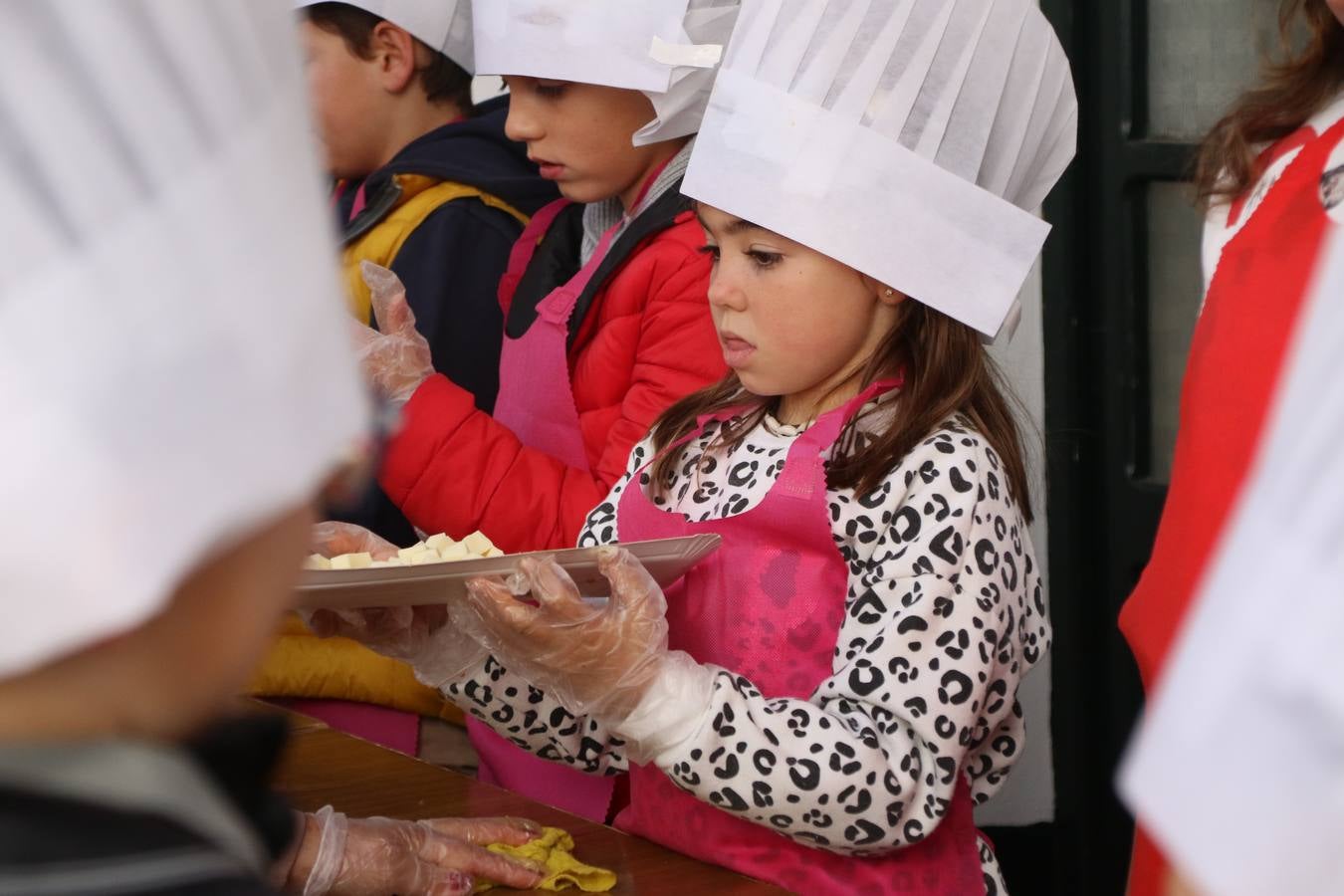 Fotos: Cáritas Parroquial celebra la tercera edición de su 'Tapa Solidaria'