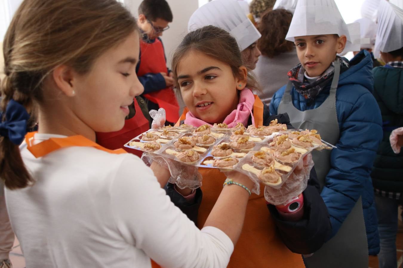 Fotos: Cáritas Parroquial celebra la tercera edición de su 'Tapa Solidaria'