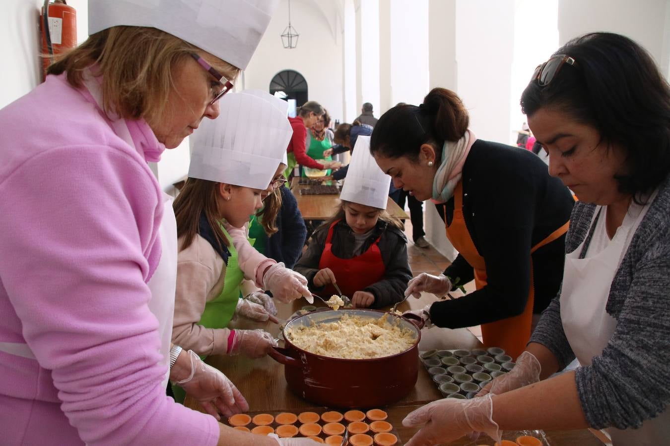 Fotos: Cáritas Parroquial celebra la tercera edición de su 'Tapa Solidaria'