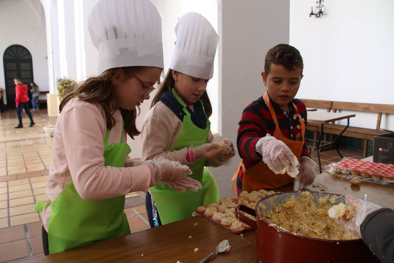 Fotos: Cáritas Parroquial celebra la tercera edición de su 'Tapa Solidaria'