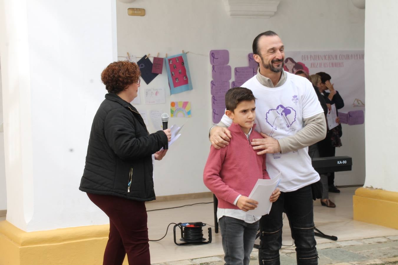 Lectura de un manifiesto a cargo de Plena Inclusión Jerez en el patio del Conventual San Agustín.