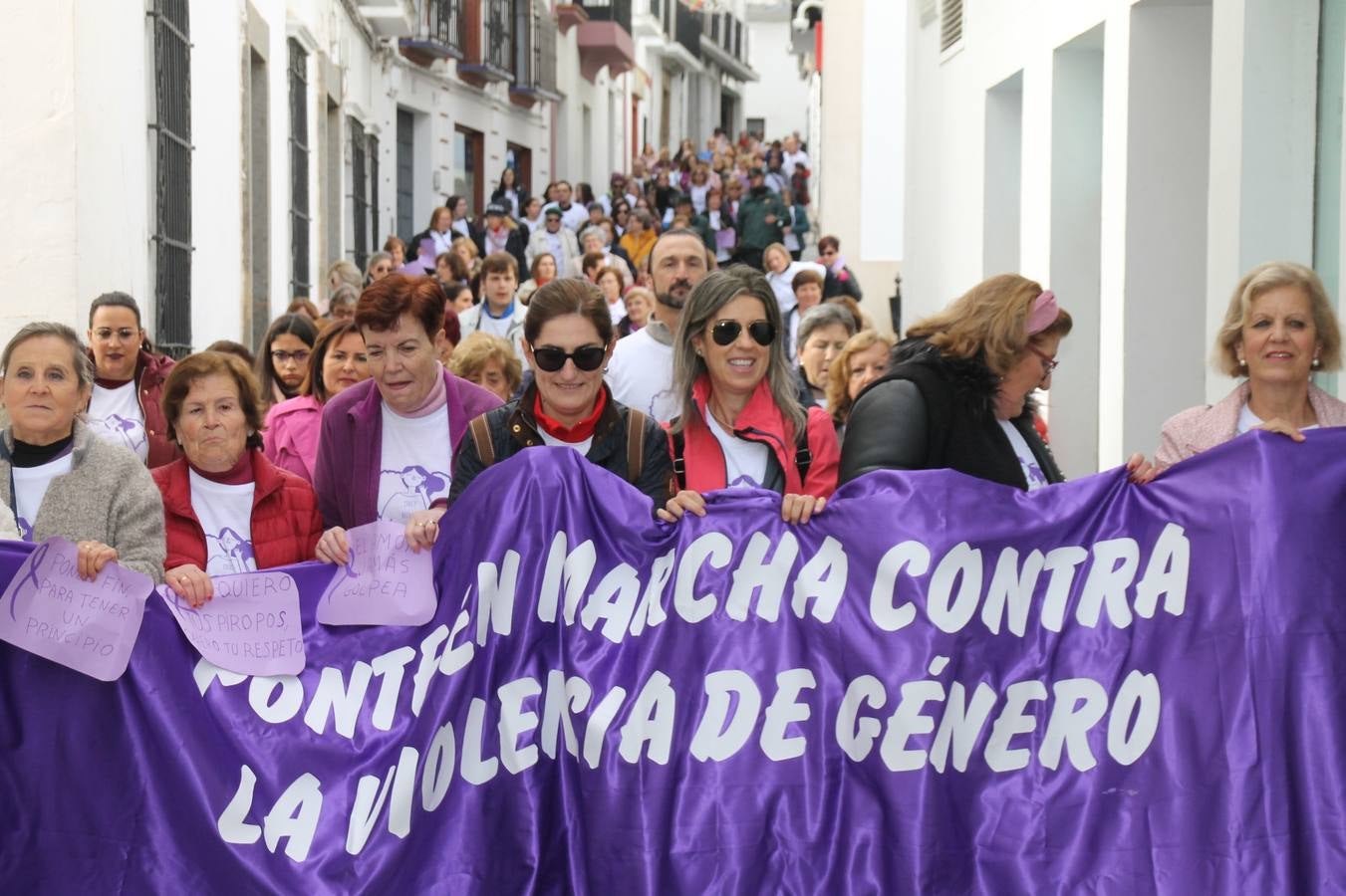Lectura de un manifiesto a cargo de Plena Inclusión Jerez en el patio del Conventual San Agustín.