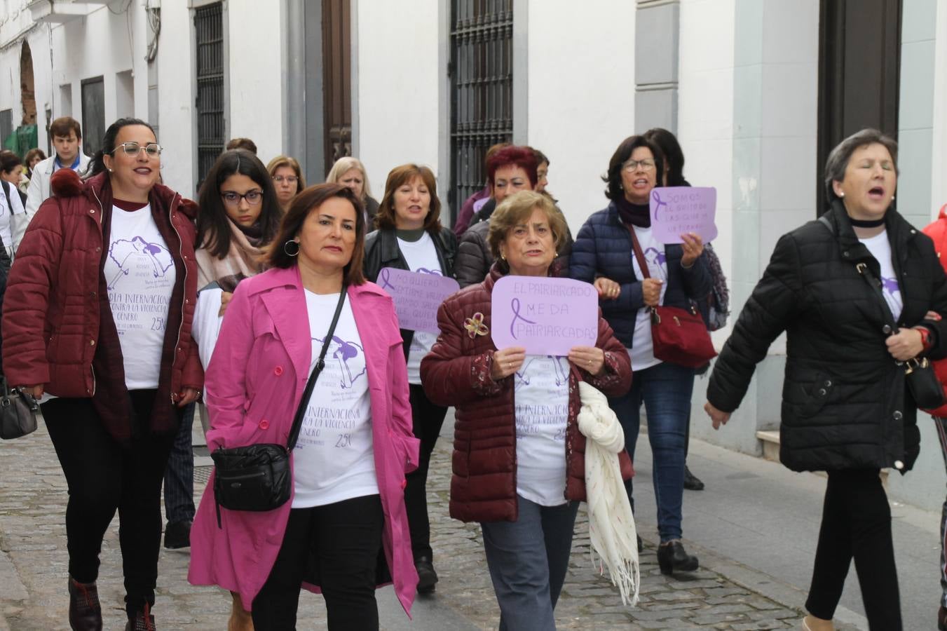 Lectura de un manifiesto a cargo de Plena Inclusión Jerez en el patio del Conventual San Agustín.