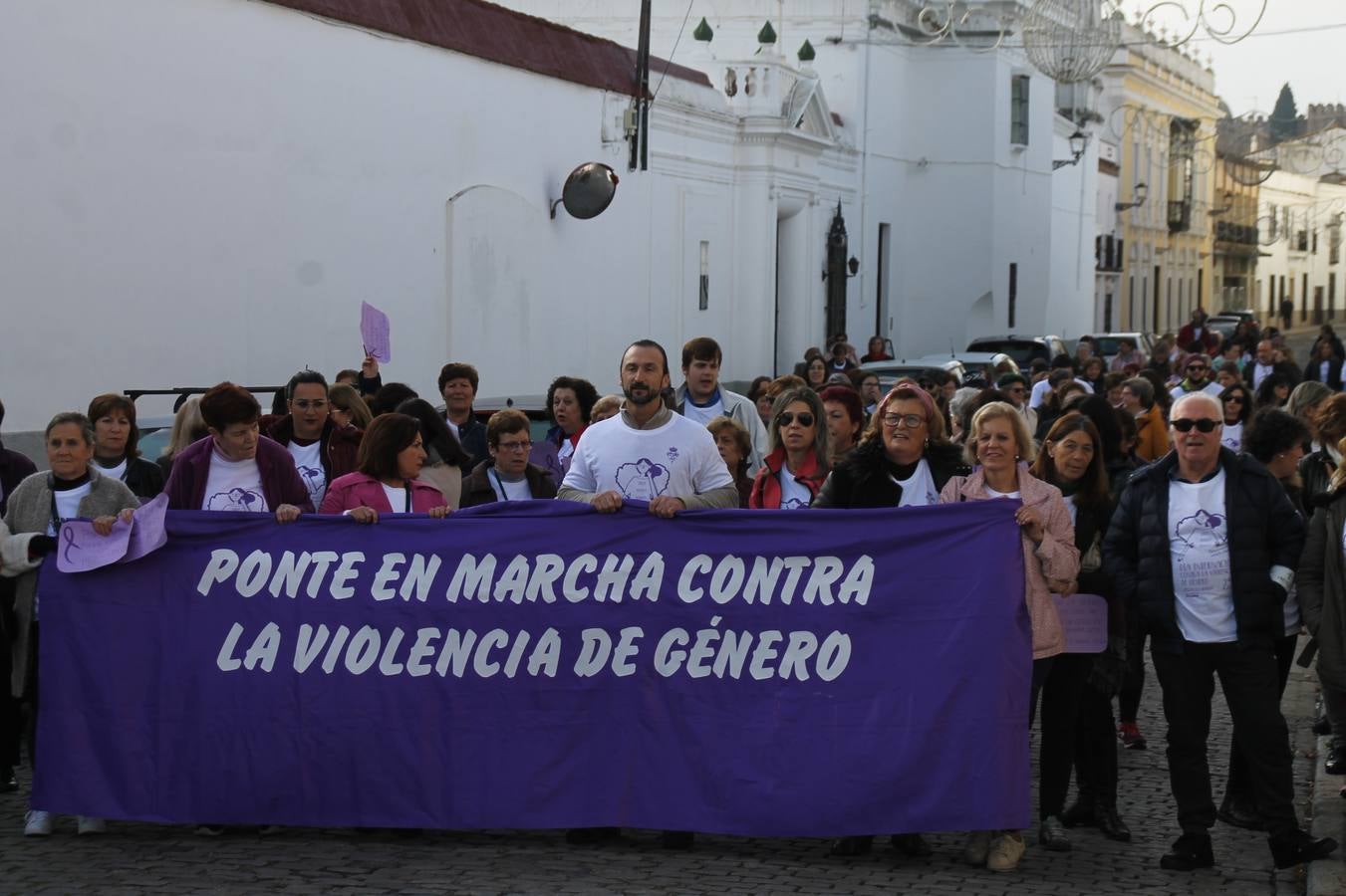 Lectura de un manifiesto a cargo de Plena Inclusión Jerez en el patio del Conventual San Agustín.