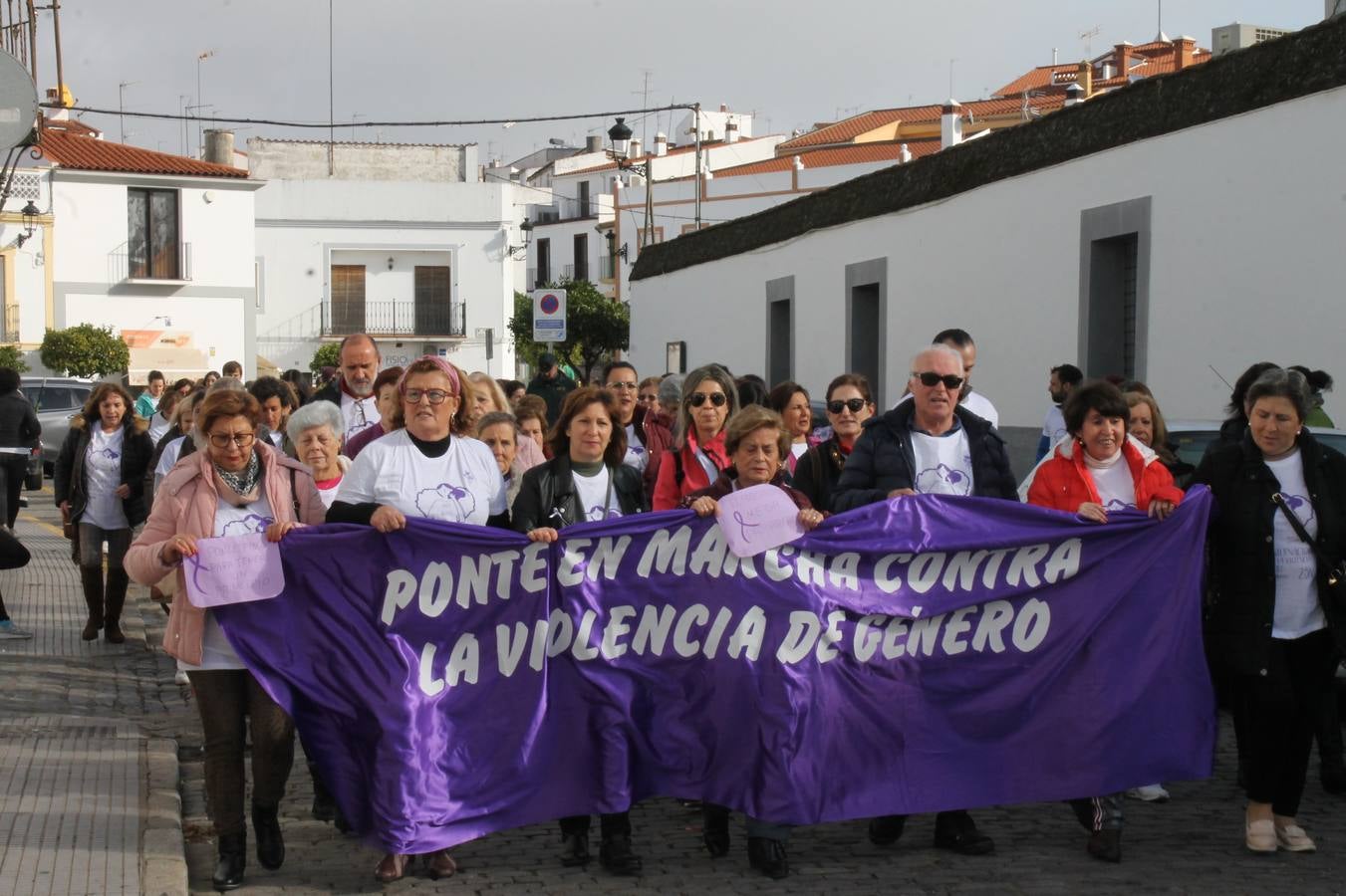Lectura de un manifiesto a cargo de Plena Inclusión Jerez en el patio del Conventual San Agustín.