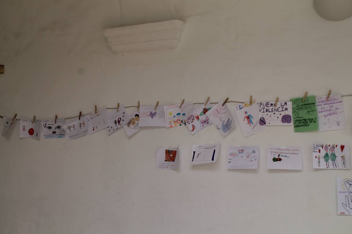 Lectura de un manifiesto a cargo de Plena Inclusión Jerez en el patio del Conventual San Agustín.