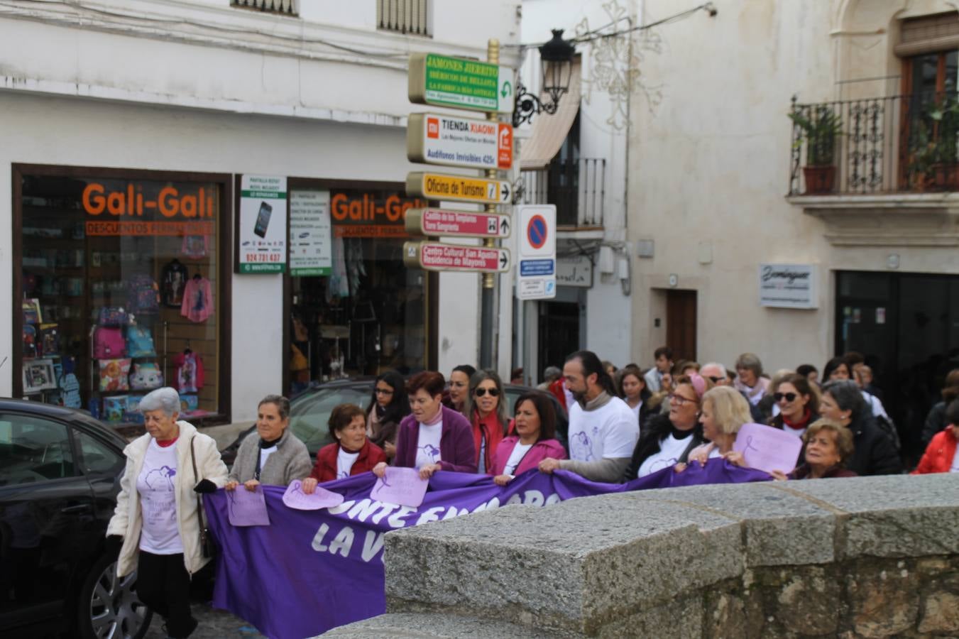 Lectura de un manifiesto a cargo de Plena Inclusión Jerez en el patio del Conventual San Agustín.