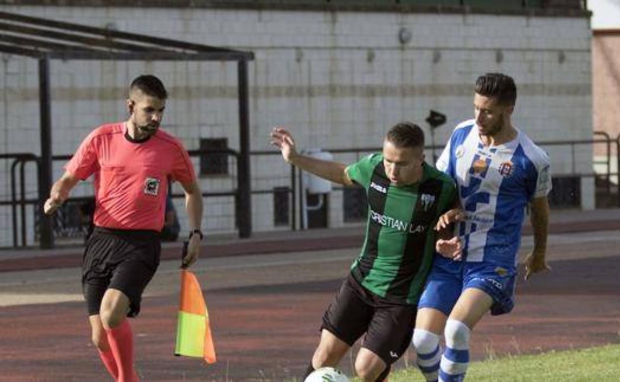 Chema también tuvo sus opciones de gol.