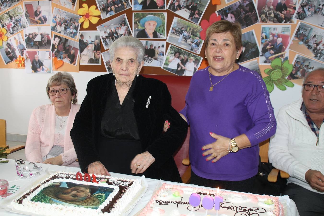 Un gran mural con fotografías de momentos y experiencias vividas para felicitar a Pilar Sotomayor Macías ha presidido la celebración de su 100 cumpleaños.