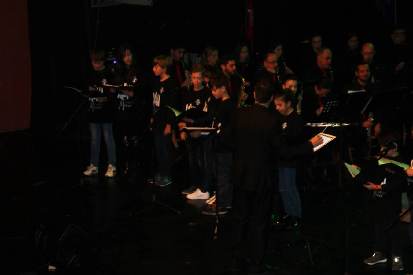 Los alumnos más pequeños de la Escuela de Música en su estreno en el Conciertazo.