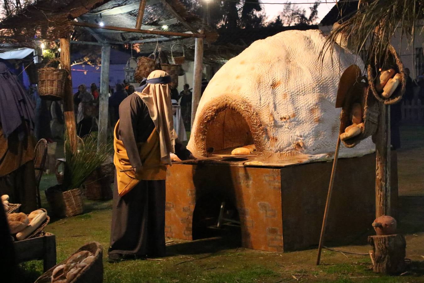 Más de 200 personajes dan vida a este Belén pleno de realismo y tradición.