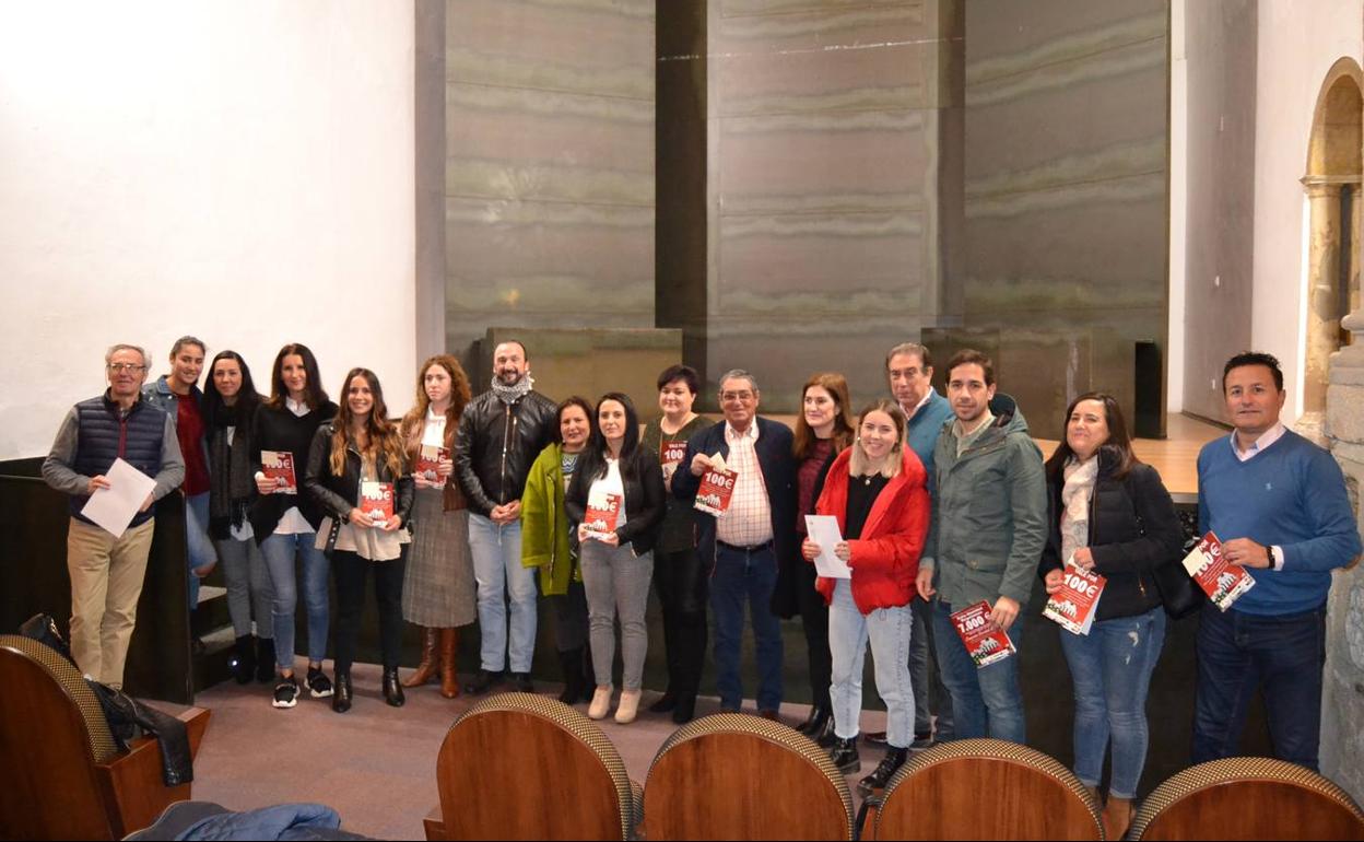 Premiados junto a autoridades y el presidente de la Asociación de Industriales de Jerez.