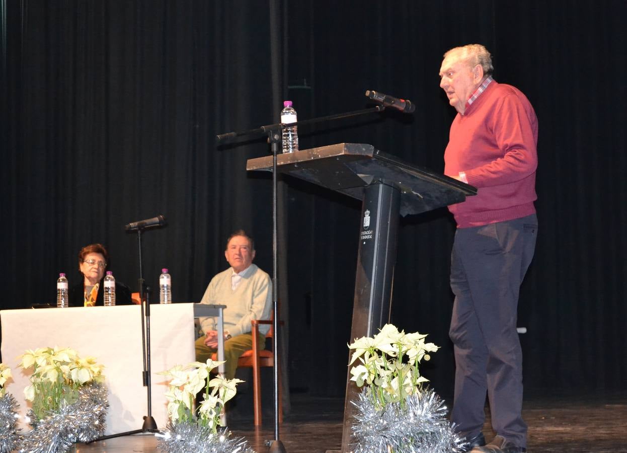 Alfonso Gallardo rodeado de sus trabajadores más antiguos y miembros de los comités de empresa organizadores del acto.