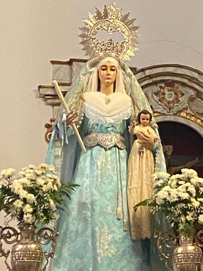 Presentación de los niños a la Virgen en la celebración de La Candelaria. 