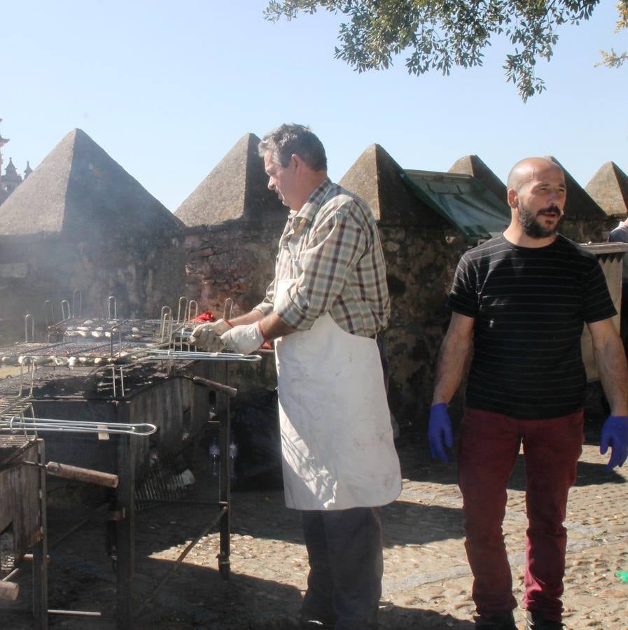 El cocinero jerezano Tomás Carbonero elaborando unas deliciosas migas.