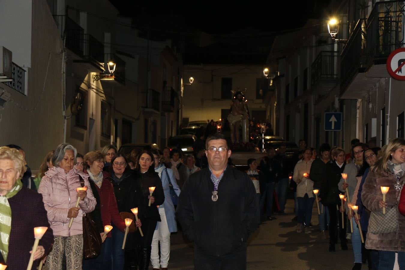 Numerosos fieles acompañaron el traslado desde la iglesia de San Miguel hasta la ermita de Los Mártires.