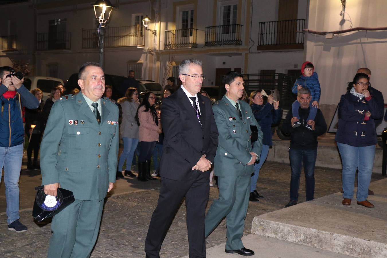 Numerosos fieles acompañaron el traslado desde la iglesia de San Miguel hasta la ermita de Los Mártires.
