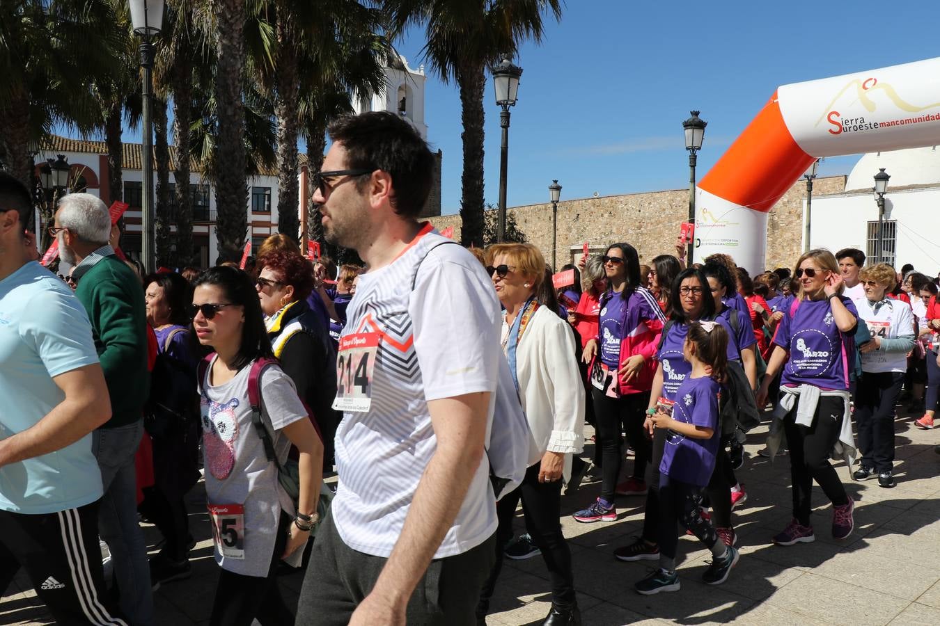 Participantes en la II Carrera de la Mujer.
